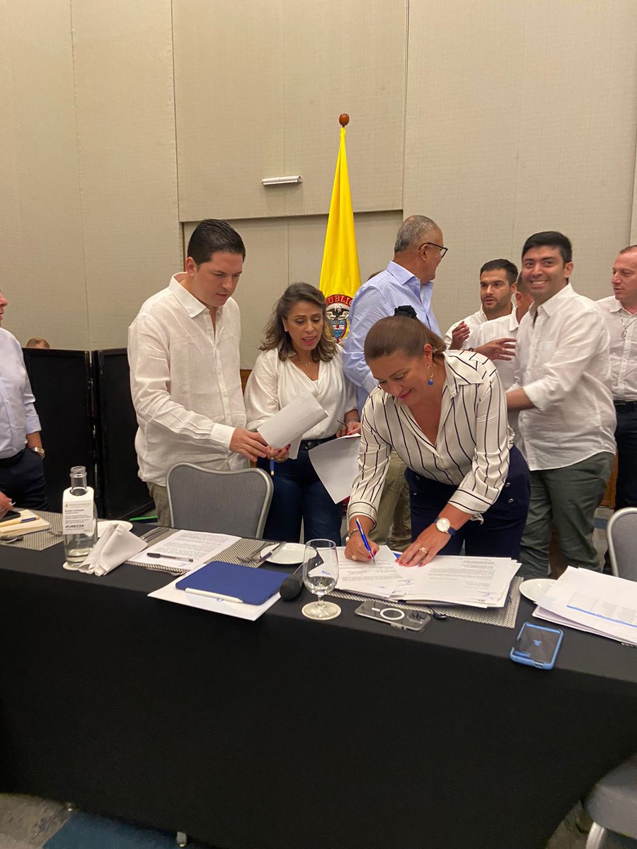 LilianaBSenado's tweet image. ¡Asumí como directorista nacional del Partido Conservador Colombiano! Junto a un equipo comprometido, impulsaremos una agenda que beneficiará a nuestras regiones, fortalecerá el rol de las mujeres y consolidará las bases de nuestro partido.