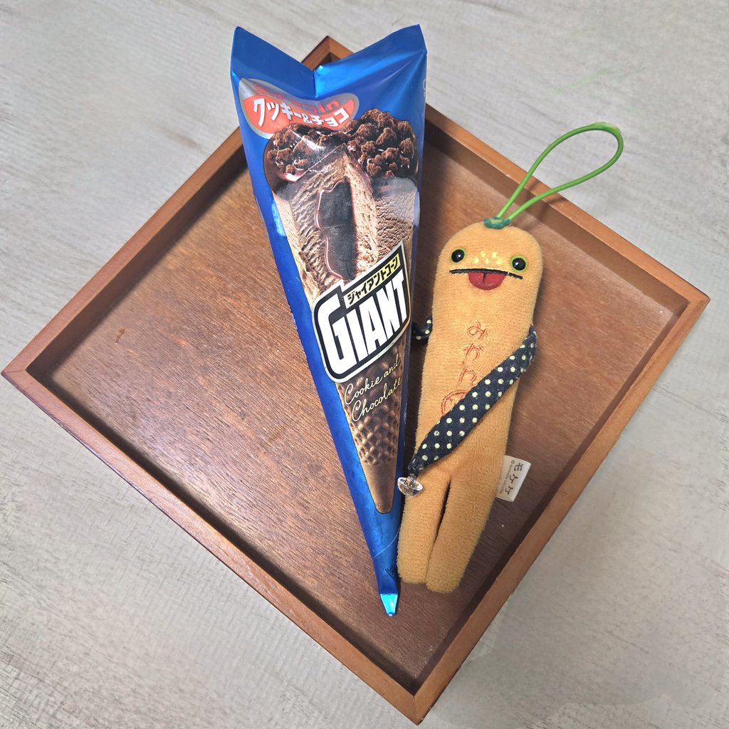 mokeke2022mikan's tweet photo. しあわせがとまらない!
ジャイアントコーン
もけけ~🍊
Happiness never stops!
Giant Corn mokeke ~🍦
#青色 #クッキーアンドチョコ #blue #cookie #Chocolate #IceCream #江崎グリコ #EZAKI #GLICO #yummy #love #食べ比べ #TasteComparison https://t.co/eFQfb6tVEa