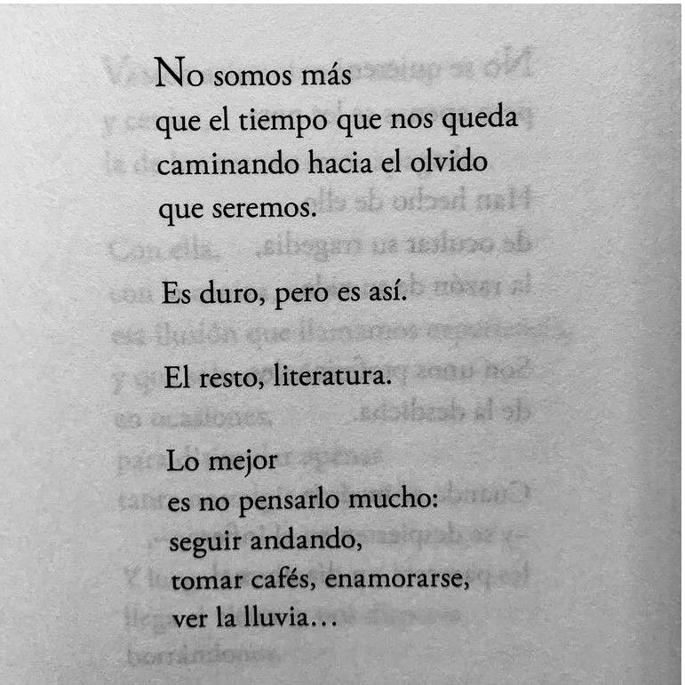 De eso va la vida, seguir andando, tomar cafés, enamorarse, ver la lluvia…
No somos más que el tiempo que nos queda ❤️‍🔥
Karmelo Iribarren
cementeriodelibros