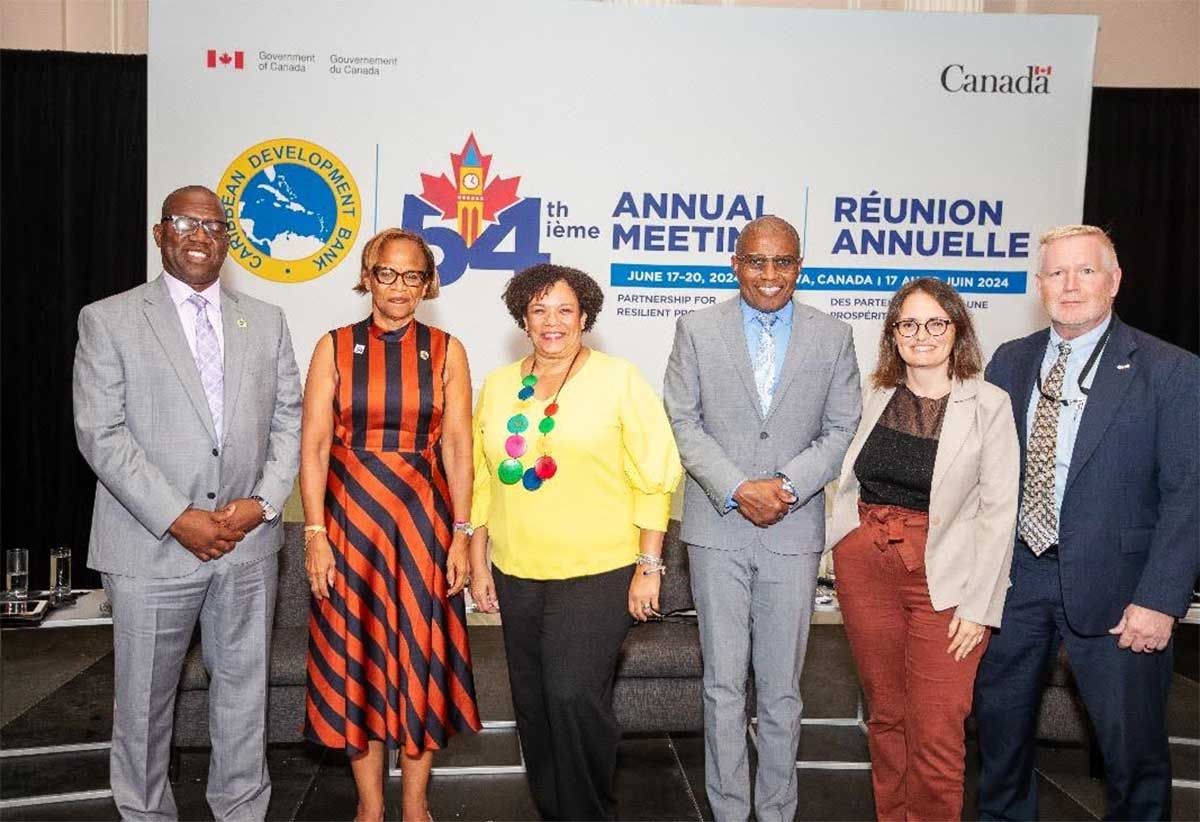 CCCEur's tweet image. ICYMI: 'Strengthening Intra-Regional Logistics and Public-Private Alliances Key to Caribbean Trade Expansion.' buff.ly/4fmCmJ5 #Caribbean #CaribbeanDevelopmentBank #CDB #PublicSector #PrivateSector #PPPs #Alliances #Trade #Expansion #TradeConnectivity #Logistics #Growth