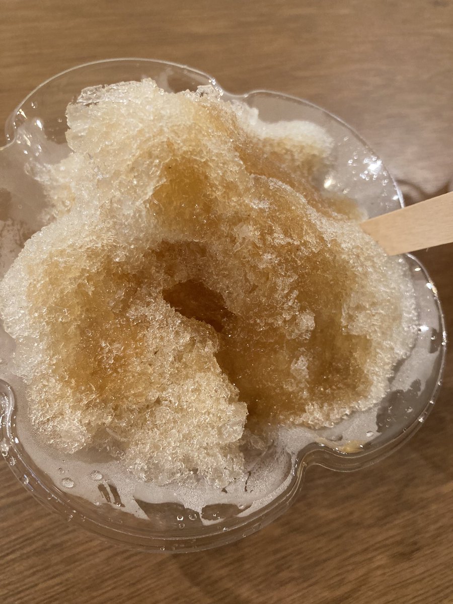 Io7Jk2's tweet photo. 蔵前　
yado
ローズヒップ&amp;ハイビスカス🌺
レモンジンジャー🍋　各600円

出雲に本店があるハーブティーの専門店でいただけるかき氷です。
昔ながらの手動のかき氷機で削った氷に、お店オリジナルのハーブティーシロップをたっぷりかけてくれます。
さっぱりしたあまさで身体に良さそうです🍧
#かき氷 https://t.co/gTvfrT5sVk