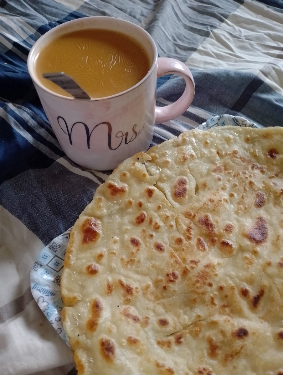 Itsme_Baseer's tweet photo. No matter what, we people of Parachinar never skip afternoon tea. I'm having it with #Shalee (tribal: thin rice roti)
#Parachinar #ColonialThings #AfternoonTea #Tribal #Kurmewal https://t.co/tcsMhJ9Ue5