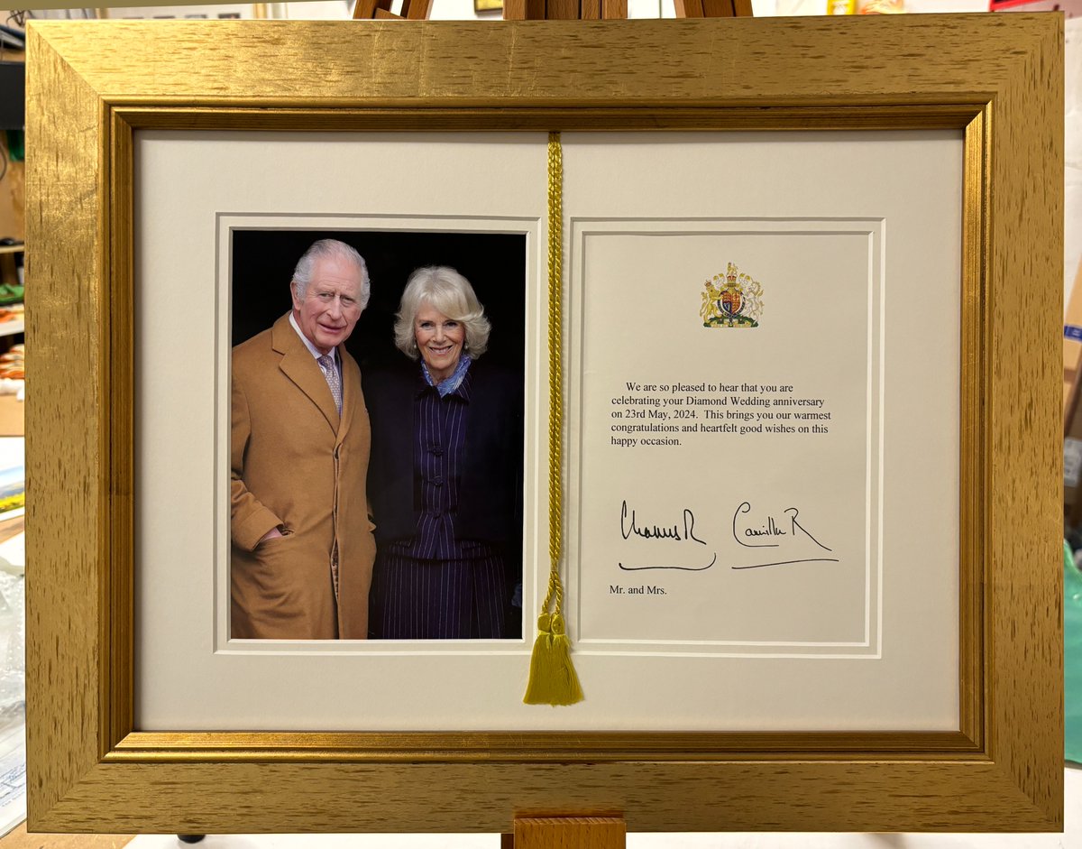 First4frames's tweet image. We are honoured to have framed a special memento for a wonderful couple celebrating their 60th wedding anniversary! ❤️
This beautiful card from The King and Queen has been meticulously arranged and presented in a stunning gold frame.