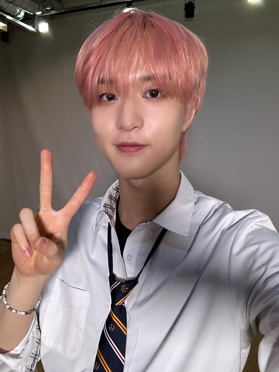 fantasyboys_mem's tweet photo. [#김우석] 

반디 주말 잘 보내용 🥳

#FANTASYBOYS #판타지보이즈
#KIMWOOSEOK https://t.co/z2SIkOXiAu