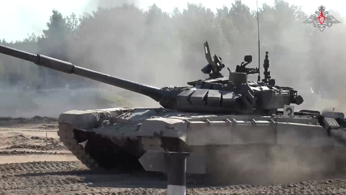 TheGreyPatriot_'s tweet photo. 🇷🇺 Defense Minister Belousov at today's first exercises of new Leningrad Military District.
Notice T-90A tanks and that for the first time Belousov wears uniform.
#Russia #Russian #Russians #Today #SVO #Leningrad #T90A #Tank #Belousov #Yevkurov #Military #Army #Training #Video https://t.co/WJ2rMZhXxI