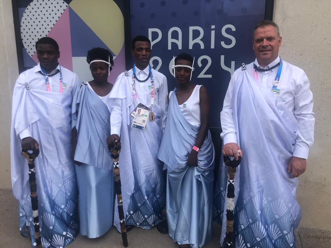 #Rwanda national cycling Team ready for the opening ceremony of #Paris2024

Manizabayo Eric was nominated as one of the two flagbearers of #Rwanda during this opening ceremony.

#RwandaCycling #ParisOlympics2024 #Paris #Paris2024