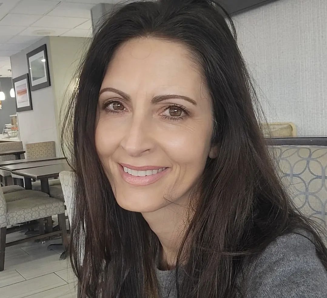 Never let failure go to your heart or success to go your head ❤️
 
  Be grateful and never take anything for granted 🌹

  A very good excellent Friday