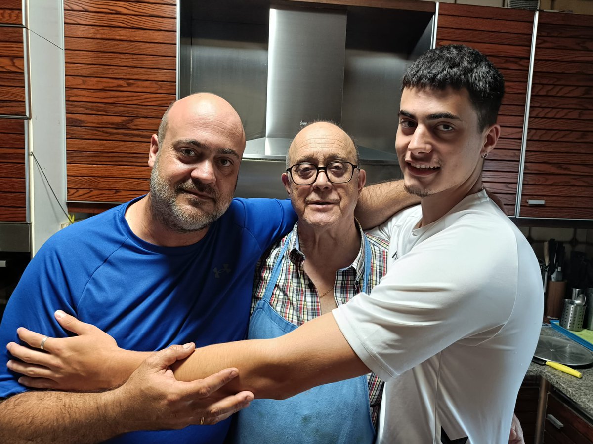 JoaquinFabeiro's tweet photo. Non son Eu moi de publicar en X, pero celebrar o santo cos outros Xaquins da casa e un bo motivo para publicar https://t.co/8V5IYVutes