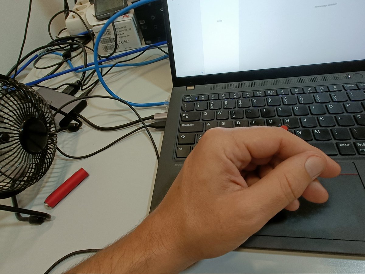 bob_tux's tweet image. Hot Palm hands 🔥🔥🥵
