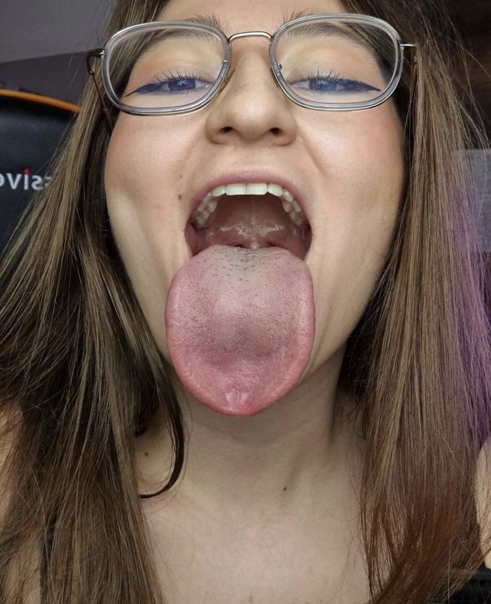 Good morning tongue lovers 👅🍆 #bigtongue #longtongue #widetongue #tonguefetish