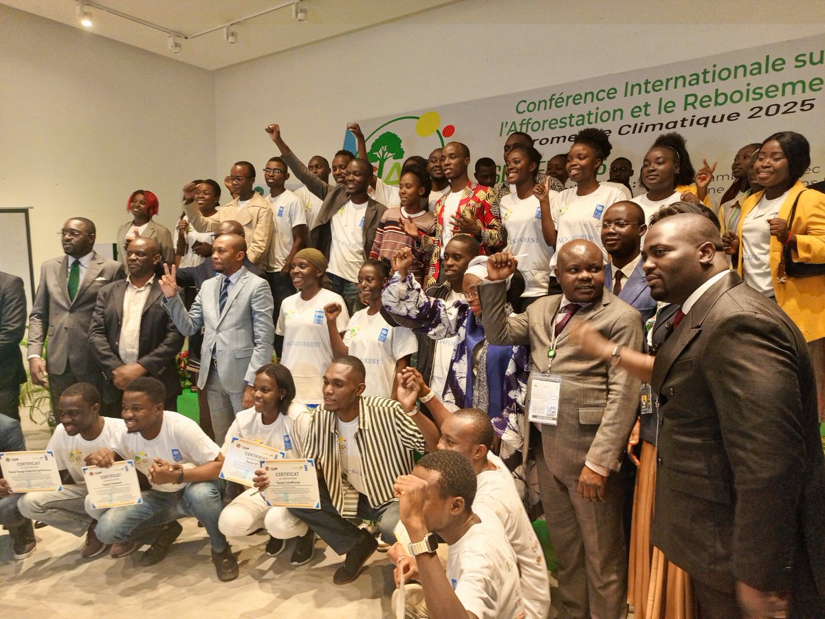 akpwabot's tweet photo. Retour sur le "#HACK4FOREST" à Kintele🌿🌳! Pendant la CIAR, cinq (5) équipes ont été primées🏅et bénéficieront d’un accompagnement technique du @PNUDRepduCongo pour développer et mettre à l’échelle leurs solutions innovantes de lutte contre la déforestation. @mjusvi @MEF_Congo https://t.co/Px82FVWnt1