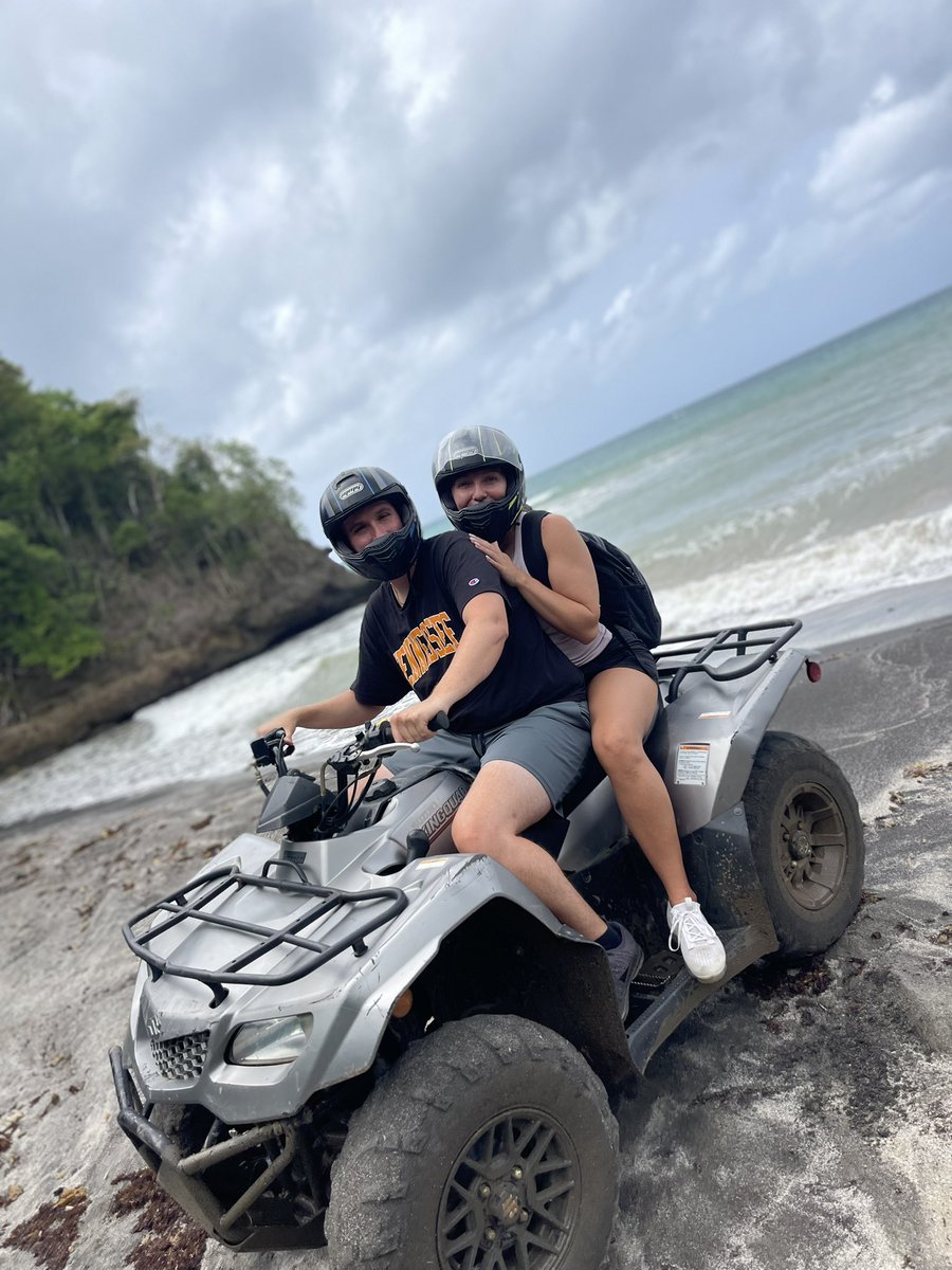 GraceRoberts_98's tweet photo. Honeymoonin’ https://t.co/2qHKHVUFUr