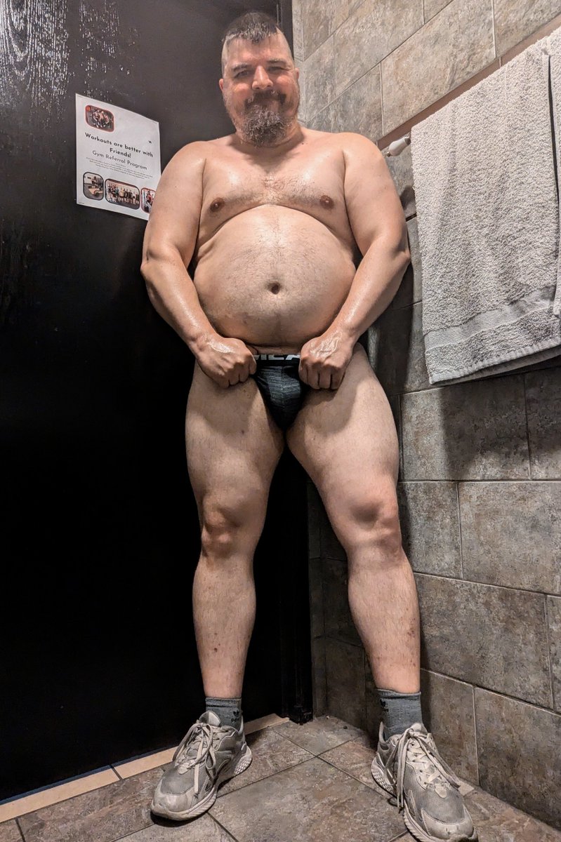 Had a pretty good pump day last night before weekend shenanigans commence.

Now if only there was a scent pig there in need of a tongue workout to get things started right...