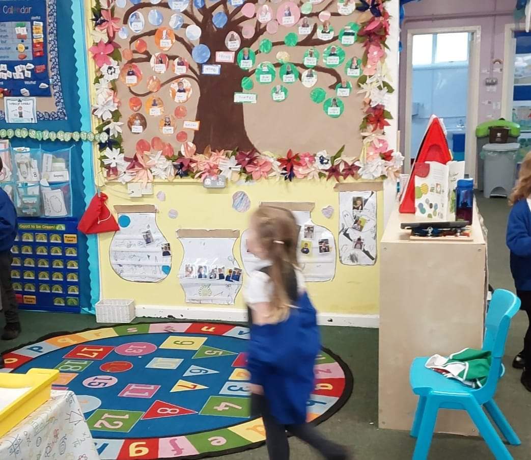 IgaKazimierczyk's tweet image. Edukacja przedszkolna to nasz sukces. Wspaniale wykształcona kadra, przyzwoite podstawy programowe, dobre praktyki. Niestety,  nie doceniamy ani tego etapu edukacji, ani pracujących tam specjalistów. Dlaczego zamiast o tym, jak budować reformę szkolnictwa na tym solidnym…