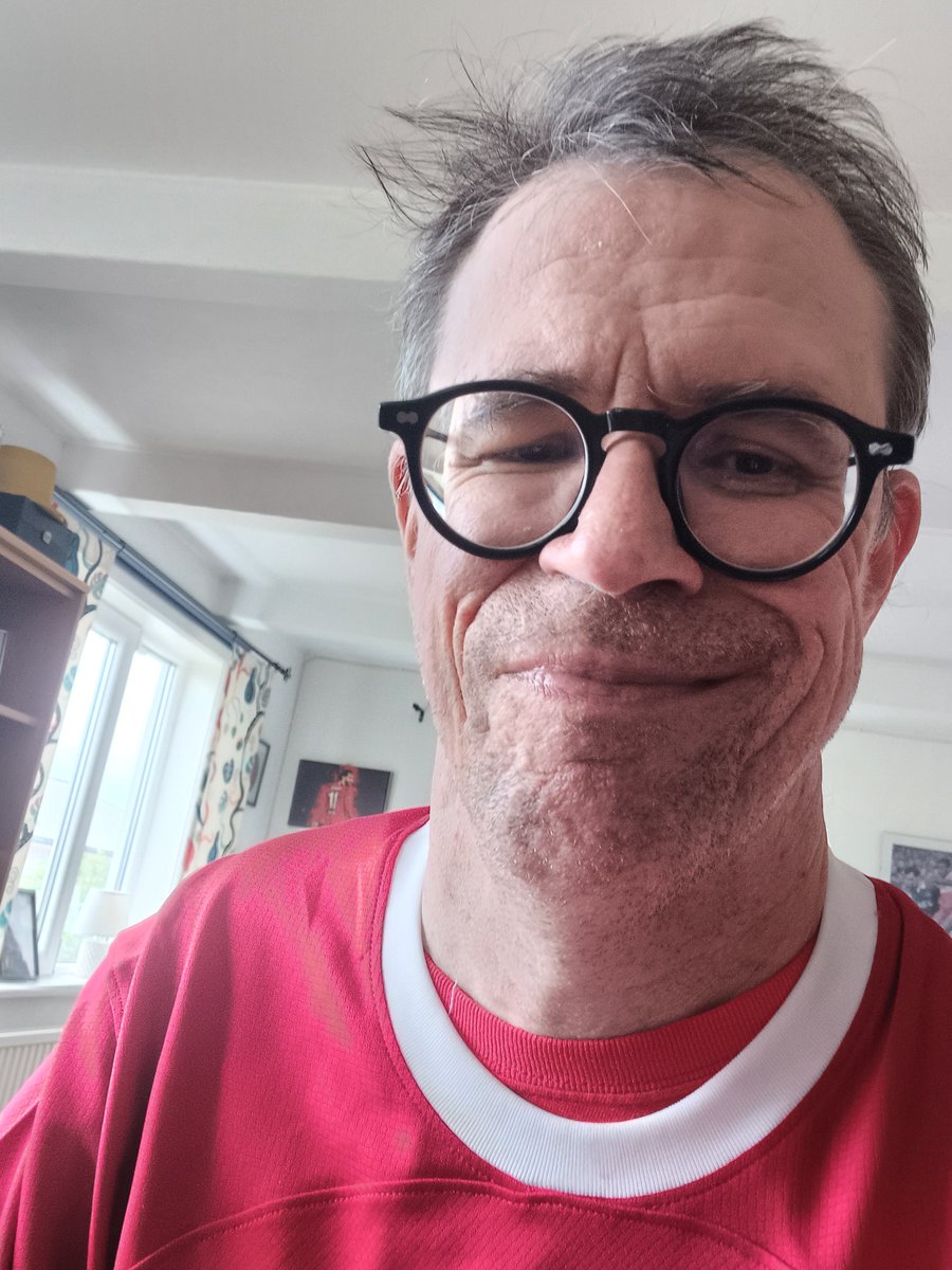 MattiasArvidss1's tweet photo. afternoon. Happy matchday. My first #MatchdaySelfie of the season. If you're not a regular in my MDSO:s interact with this tweet and you'll be in. Cant wait to watch #LFC under #ArneSlot #YNWA #JFT97 #LiverpoolFC https://t.co/tiyMHCp1Hn