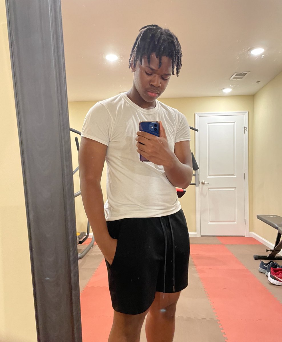 I just choose not to have my face on twitter🤷🏾‍♂️. stick to your reaction vids this app not for you