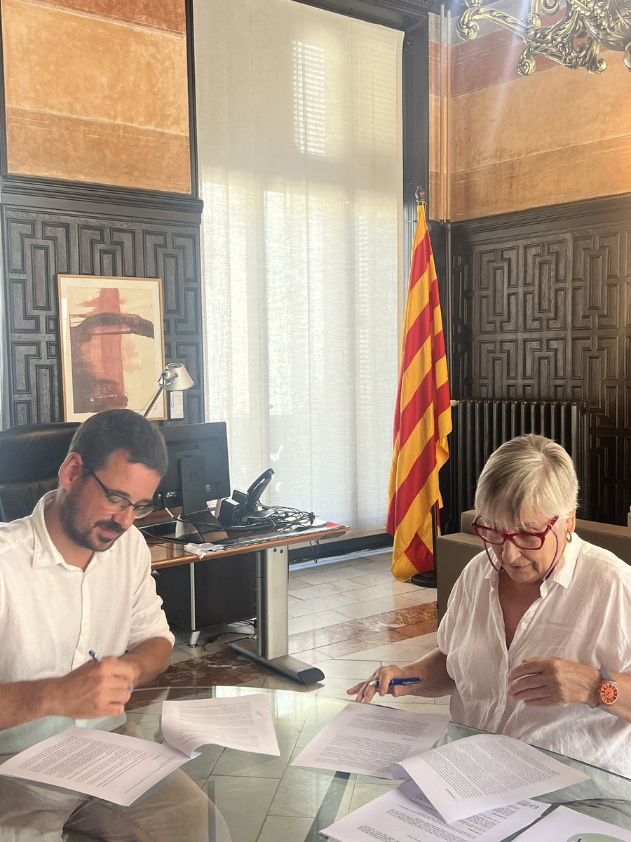 Universitat de Girona (@univgirona) on Twitter photo 🔷#UdGActualitat I El grup de recerca en Envelliment, Cultura i Salut estudia l’envelliment saludable a Girona. <a href="/girona_cat/">Ajuntament de Girona</a> i el grup de recerca que lidera Pili Monreal formalitzen un conveni per dur a terme un estudi d'investigació en aquest camp.
udg.edu/ca/udg/detall-… 🔷#UdGActualitat I El grup de recerca en Envelliment, Cultura i Salut estudia l’envelliment saludable a Girona. <a href="/girona_cat/">Ajuntament de Girona</a> i el grup de recerca que lidera Pili Monreal formalitzen un conveni per dur a terme un estudi d'investigació en aquest camp.
udg.edu/ca/udg/detall-…