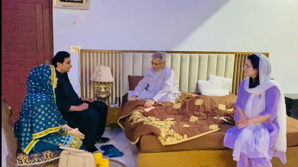 Rab Nawaz Baloch (@rabnbaloch) on Twitter photo ضیاء الناحق کے دور میں صعوبتیں برداشت کرنے والے سینئر جیالے طلعت جعفری کا علاج کراچی میں شروع ہوچکا ہے۔
پیپلز یوتھ کراچی ڈویژن کے صدر اور صفورہ ٹاؤن کے چیئرمین راشد خاصخیلی نے سینئر جیالے طلعت جعفری کی عیادت کی۔
<a href="/RashidKhaskhele/">𝐑𝐚𝐬𝐡𝐢𝐝 𝐊𝐡𝐚𝐬𝐤𝐡𝐞𝐥𝐢</a> ضیاء الناحق کے دور میں صعوبتیں برداشت کرنے والے سینئر جیالے طلعت جعفری کا علاج کراچی میں شروع ہوچکا ہے۔
پیپلز یوتھ کراچی ڈویژن کے صدر اور صفورہ ٹاؤن کے چیئرمین راشد خاصخیلی نے سینئر جیالے طلعت جعفری کی عیادت کی۔
<a href="/RashidKhaskhele/">𝐑𝐚𝐬𝐡𝐢𝐝 𝐊𝐡𝐚𝐬𝐤𝐡𝐞𝐥𝐢</a>