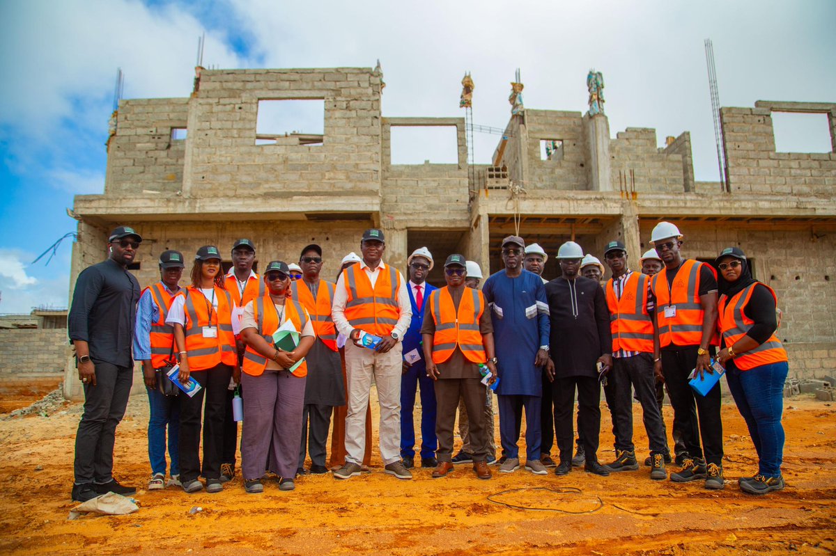 Le DG de la Lonase en visite sur le chantier Malika ! 
Cette visite témoigne de la volonté de la Lonase de proposer des solutions d'habitat modernes et adaptées aux besoins des Sénégalais.
 #Lonase #Immobilier #Malika