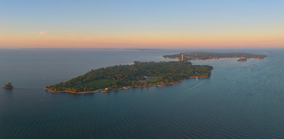 MILLERBOATLINE's tweet image. This is Ohio! Happy #FF @TheKeysPIB @stonelab @LEIWILDLIFE @JeffWTOV9 @clevelanddotcom @kayleebowerstv @LiveaMemory @tonygeftos13abc @ohiodnr @SciShow @kristinasmithnm @NMGLToledo @coolcleveland @TravelLeisure @worldatlas @OhioMagazine @OHHeartofitAll 📸 @ImagesNorth, Put-in-Bay