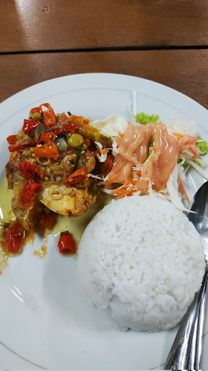 Dira memakan tweet media