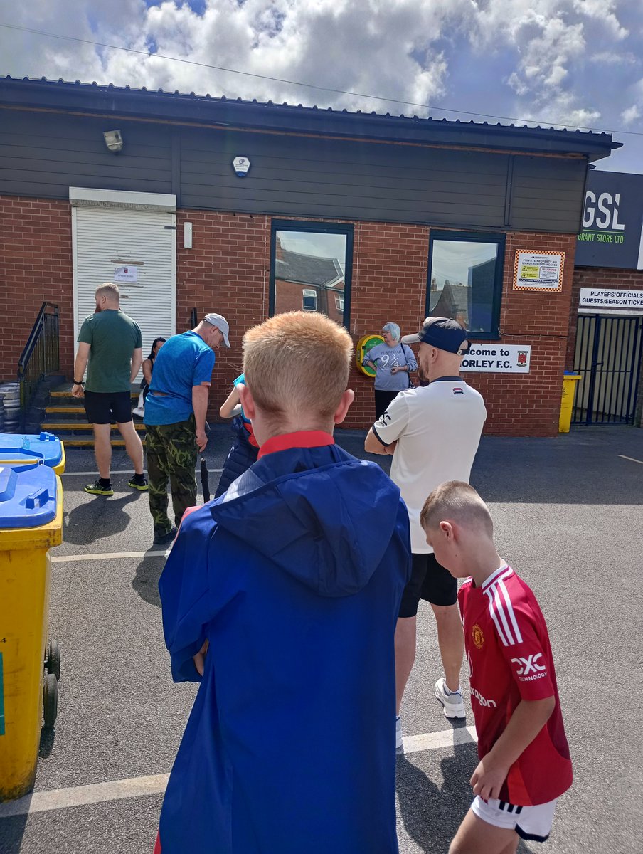 Lots of positivity around the Football Club😃
In 30 years of watching the Magpies never seen so many fans queuing up to get new kits on opening day of release.
Before doors opened around 40 were waiting . Hope it a sign of bigger crowds in 2024/25