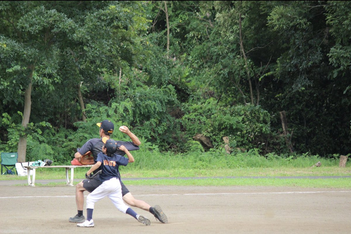 IkenagaDaisuke's tweet photo. 斗馬と子供のどっちかが投げるっていうゲーム？⚾️

@rft2707 https://t.co/ZXYenrR4xW