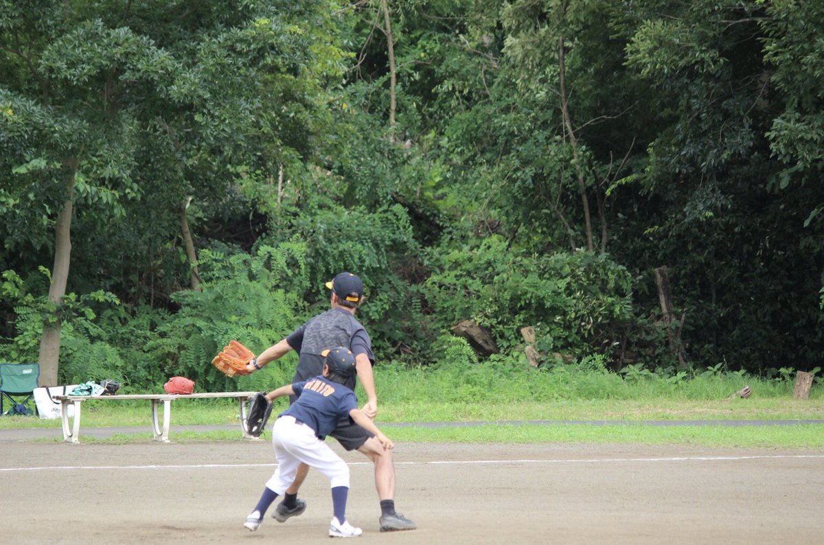 IkenagaDaisuke's tweet photo. 斗馬と子供のどっちかが投げるっていうゲーム？⚾️

@rft2707 https://t.co/ZXYenrR4xW
