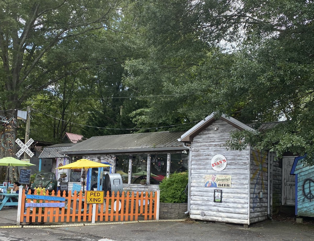 THE BBQ REVIEW tweet media