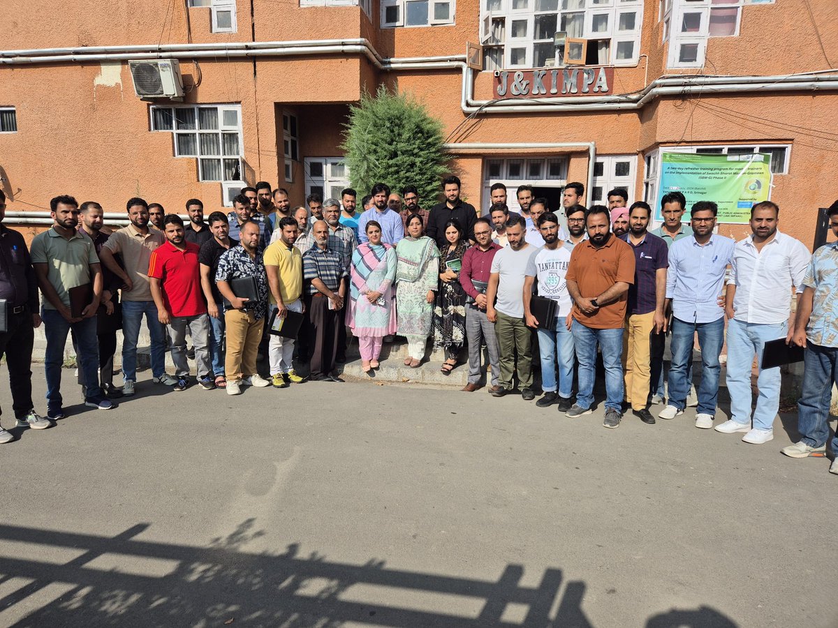 mission_sbm's tweet photo. Batch 2, Day 2: DG Rural Sanitation J&amp;K, Ms.Anoo Malhotra distributing certificates to Master Trainers at the conclusion of 2-day Refresher Training Program on SBM-G Phase II at JKIMPARD, Sgr . A step closer to a cleaner, greener J&amp;K! #SwachhBharat #SBMGPhaseII 
@listenshahid https://t.co/ieSyIUOPWt