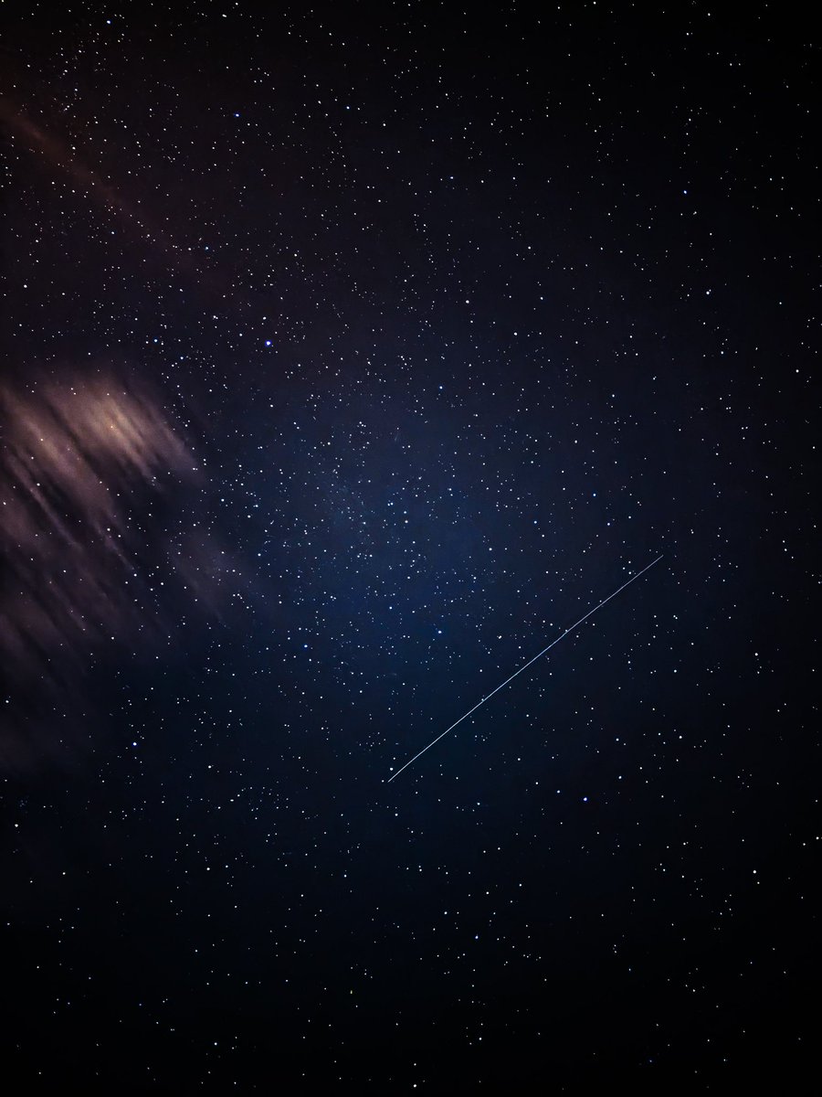 faresrsf's tweet photo. On m’a souvent demandé comment je faisais pour prendre en photo les étoiles et si je le faisais avec mon téléphone où un appareil photo, 

je vous explique tout ⬇️ https://t.co/o9igEqi3dv
