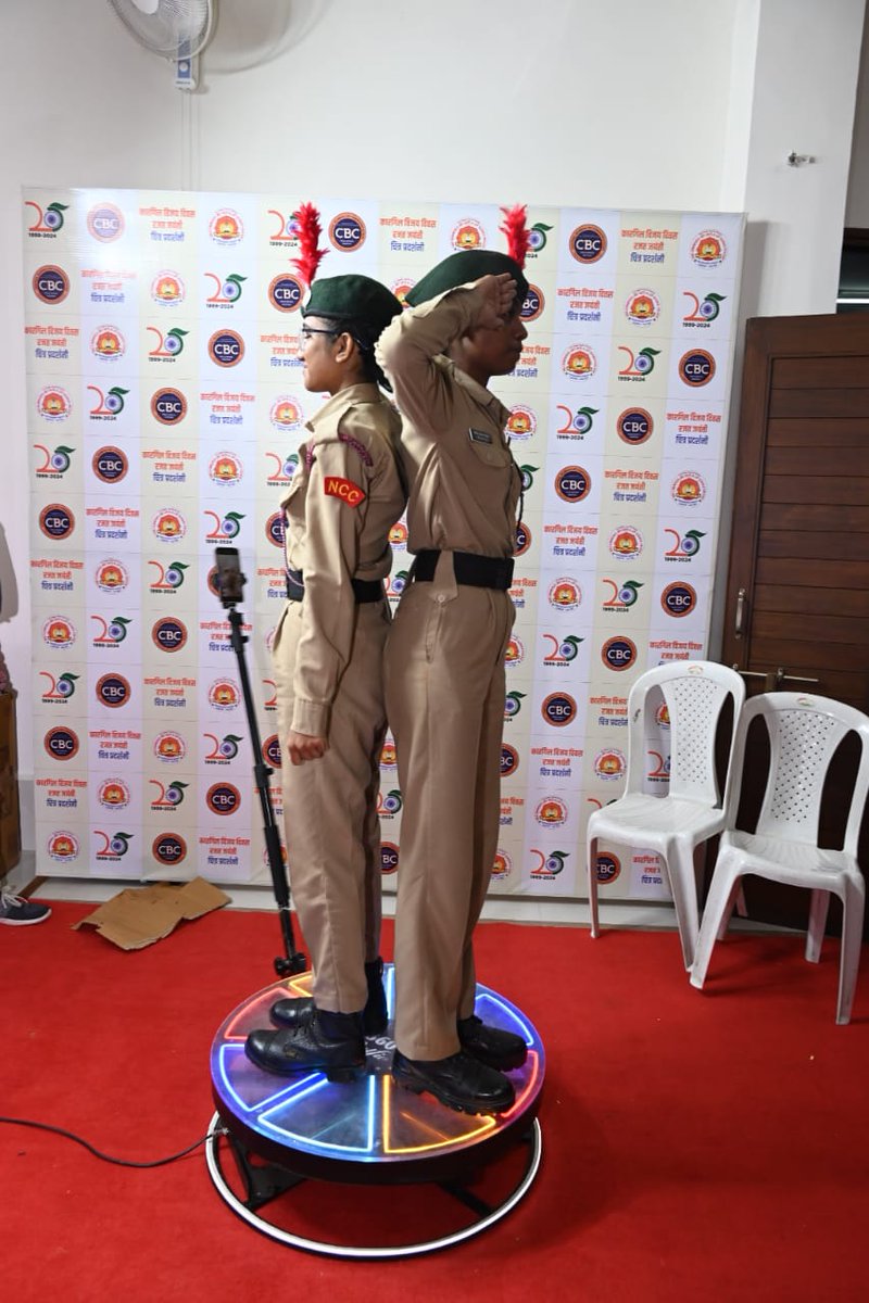 CBCNagpur's tweet photo. .@vmvcollege में #KargilVijayDiwasRajatJayanti #photoexibition को देखते हुए #NCC छात्र तथा  दर्शक
@cbcmhgoa @PIBMumbai @airnews_nagpur @DDNational @DDNewslive @MahaDGIPR #KargilVijayDiwas2024 #JaiHind https://t.co/7ENUhRG9Mj