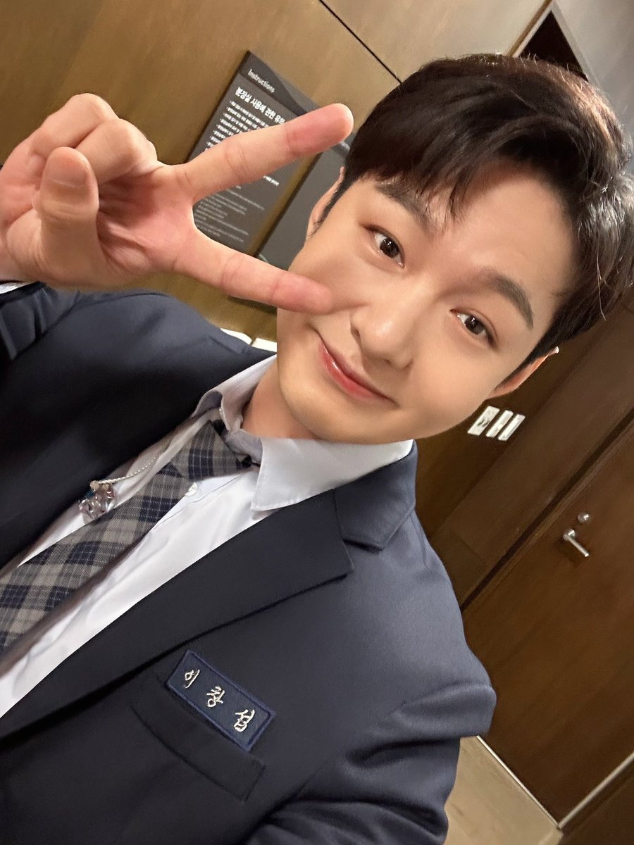 기억해 복도에서 떠들다 같이 혼나던 우리 둘 . . ♡