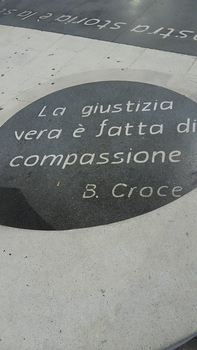 En el pavimento de una calle, esta gran verdad: