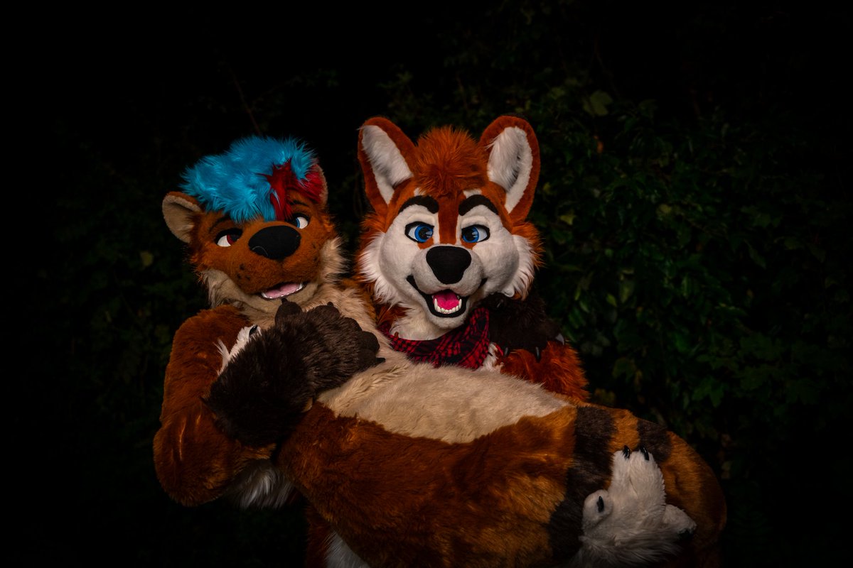 Caught an otter!

#FursuitFriday
🦦: <a href="/MrTomxo/">MrTomxo</a> 
📷: <a href="/FurJorden/">Jorden</a>