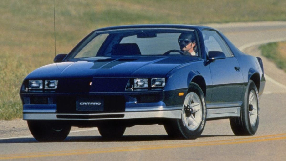 OreBobby's tweet image. What&apos;s The Worst Sports Car Ever Made? jalopnik.com/whats-the-wors… #pontiacfirebird #convertibles