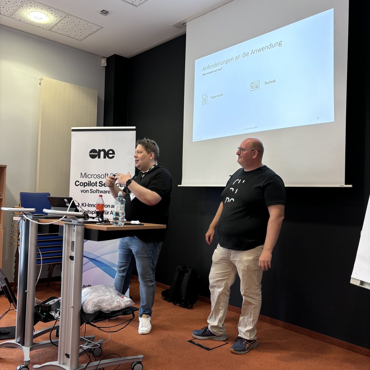 Los geht es mit Nutzung von Application Insights: 

Methode und Datenschutz mit dem Speakerduo 
<a href="/petkir_at/">Peter Paul Kirschner</a> &amp; <a href="/Ra_Koellner/">Raphael Koellner #Copilot</a> 

Methode 💙 Datenschutz 

#SysAdminDay 2024 

<a href="/HHertes/">Haiko Hertes [MVP]</a>
