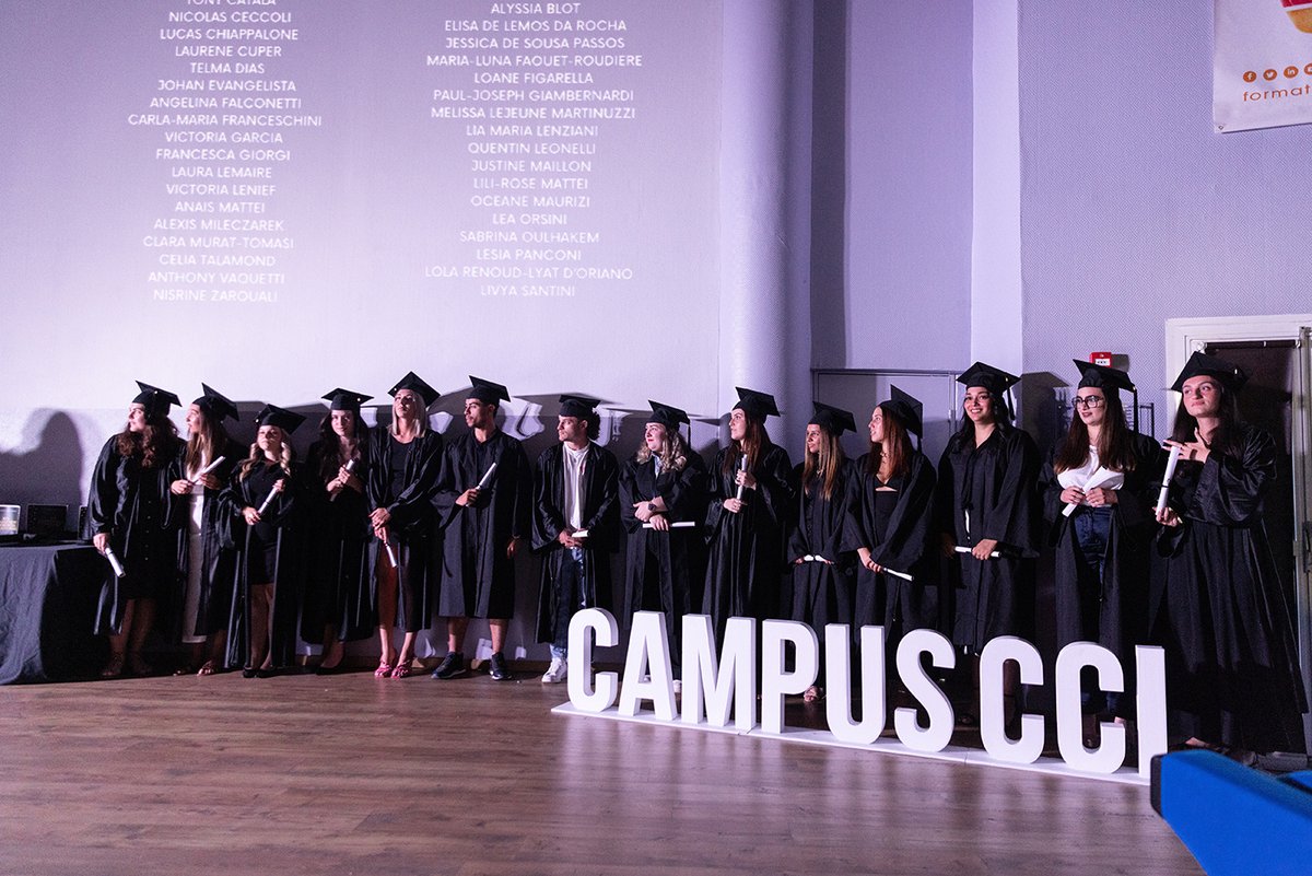 Formation 🎓 | Cérémonie de diplômes : Le campus de Borgo en tenue de Gala.

Une soixantaine de lauréats ont reçu le 27 juin leur diplôme de fin de formation supérieure au cours d’une cérémonie festive et chaleureuse. La CCI de Corse est fière de dérouler le tapis rouge à celles
