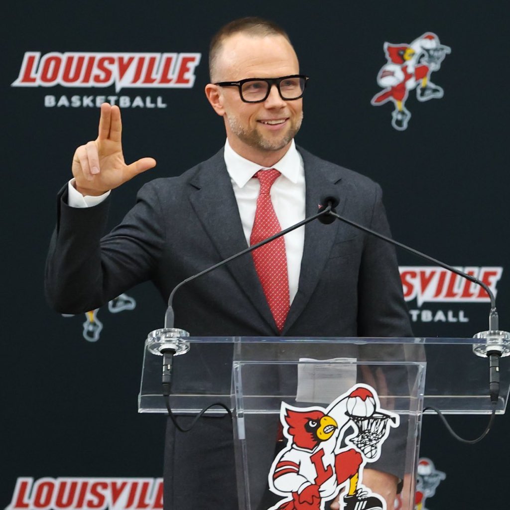 NotPatKelsey's tweet photo. @JonRothstein Jon, I’ve got an extra profile picture if you need one. #CardNation https://t.co/6727zr2Rvw