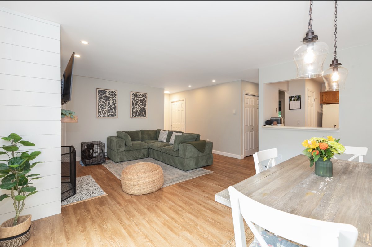 BrokerageNE's tweet photo. Just Listed in Park Ridge, a 2 bedroom ranch style condo in Danbury CT. Contact Dave Miceli, REALTOR® 203-648-7262 @BrokerageNE RES.0806257 #realtor #danbury #forsale #brokeragene https://t.co/eG4FGccYdF