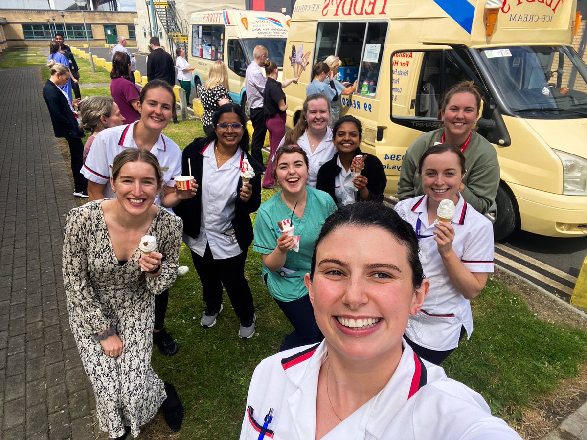 TUH_SLT's tweet photo. Wrapping up the week with some ice cream and sunshine!🍦😎 https://t.co/Hod5ZcTEU7