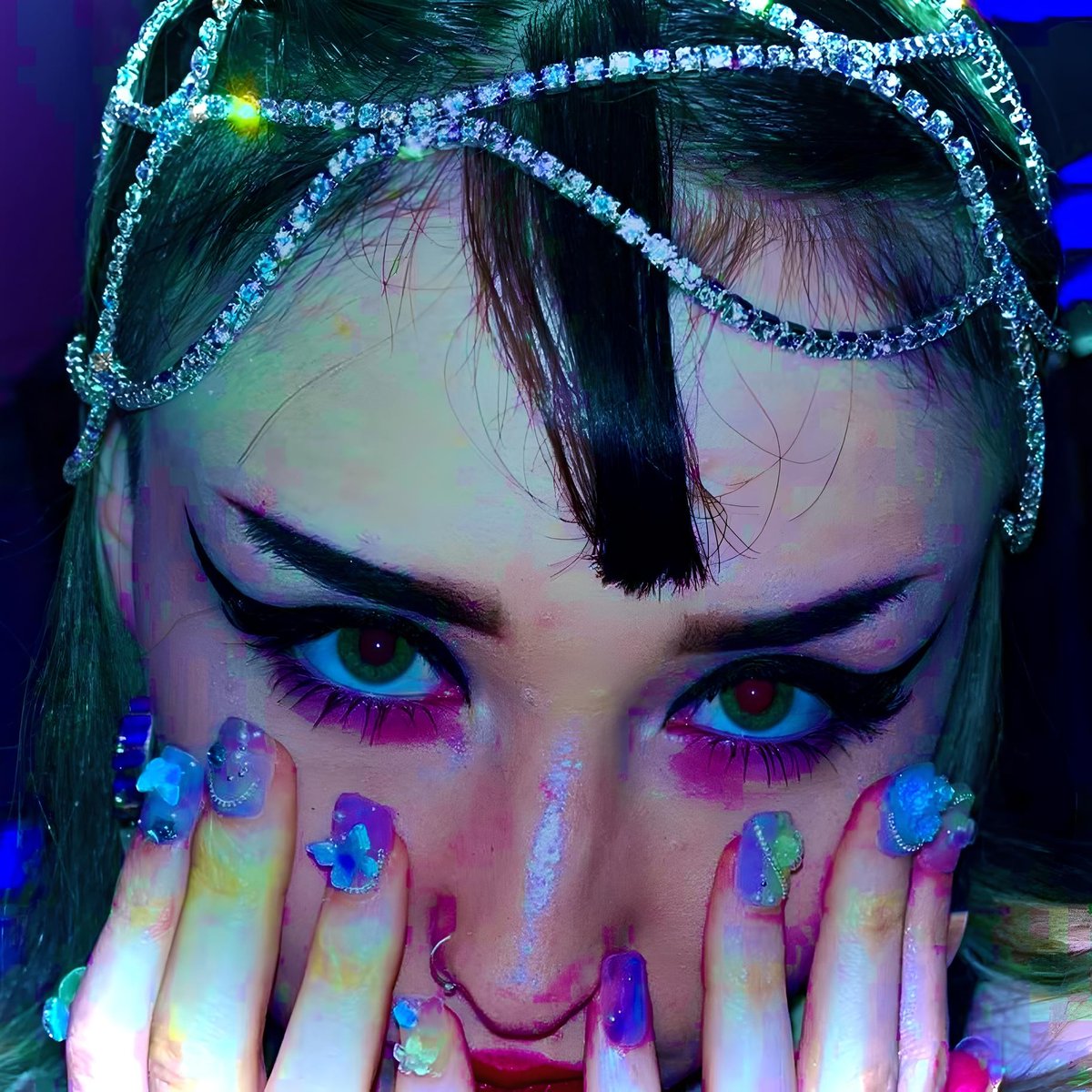 FM'S MUSIC INDUSTRY SPOTLIGHT
HANNAHBELLA Drops ‘Skin’: A Haunting Fusion of Electronica and Grime-Infused Pop

"I wanted to create a haunting love song but ultimately I wanted it to be hot and sharp"

famemagazine.co.uk/hannahbella-dr…

@Hannah_Bella_