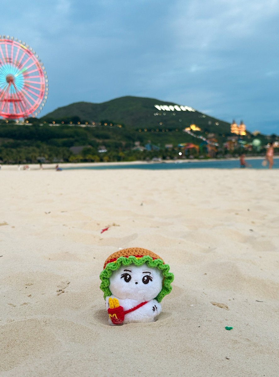 숑뭉이도 아빠따라서 놀러왔어요🧡

📍빈 펄, 나트랑