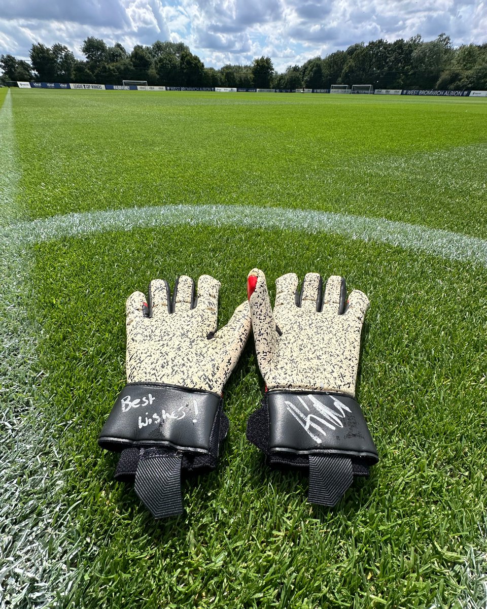 WBA's tweet image. Here's your chance to grab a pair of signed @alex_palmer01 gloves! 🧤

Follow and share by midday on Wednesday, July 31 to be in with a chance of winning! 🫡