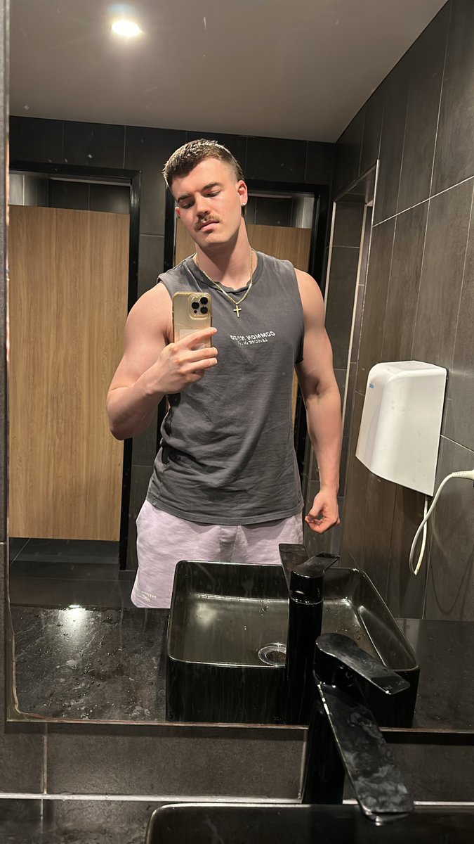 Ianbobbypit's tweet photo. Finished gym today https://t.co/55aQkOOgdr