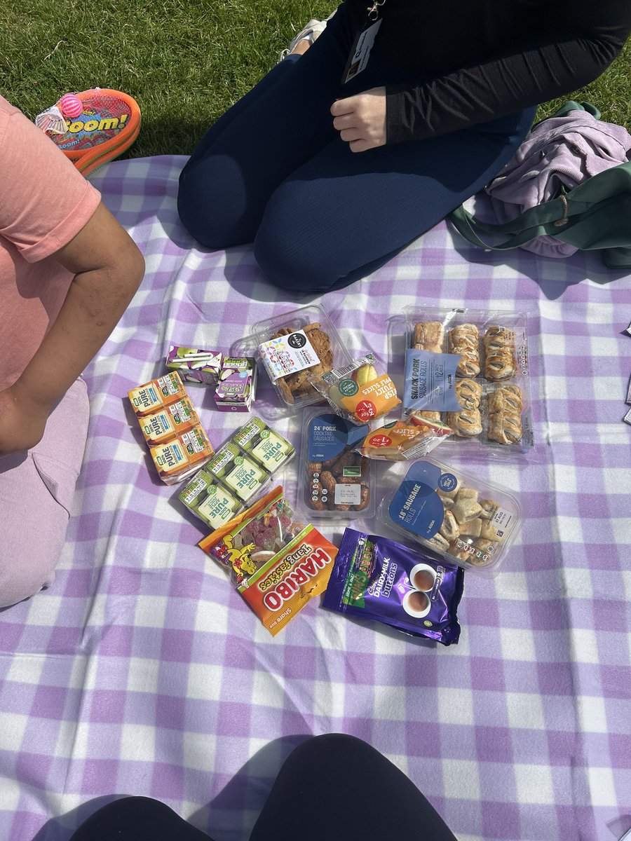 Emily enable tweet media