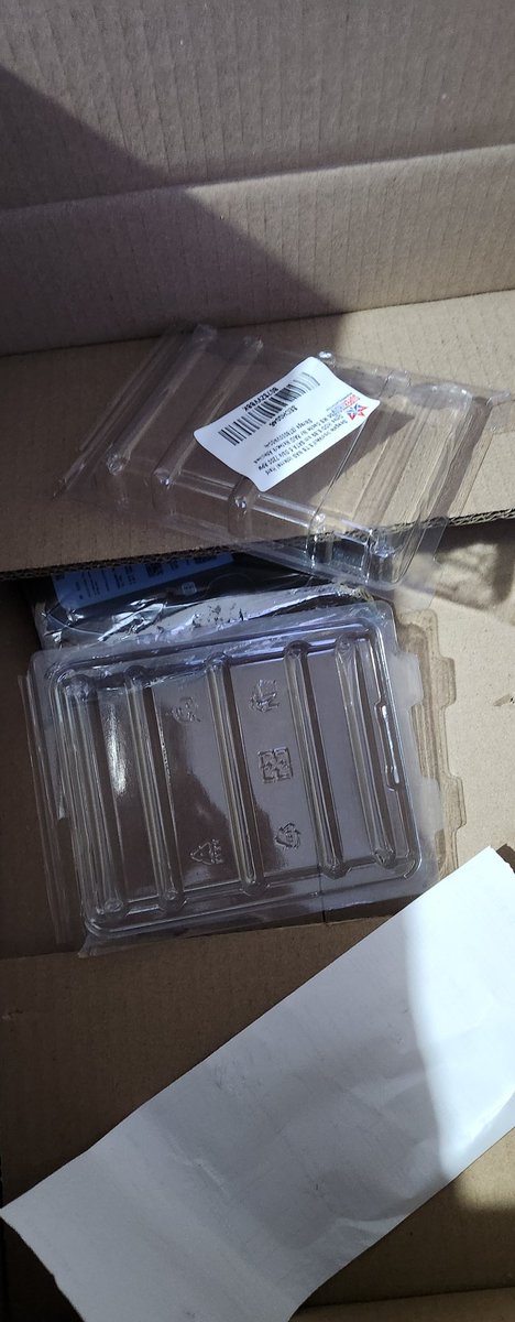 thevinayaknair's tweet photo. Who at Amazon trains the employees to fit a hard drive into a box 10 times it's size? The hdd plastic box was open and drive was moving around in the larger box. I hope the drive is not damaged. 😢 #amazon #amazoncustomer https://t.co/PsjDXQJzyU