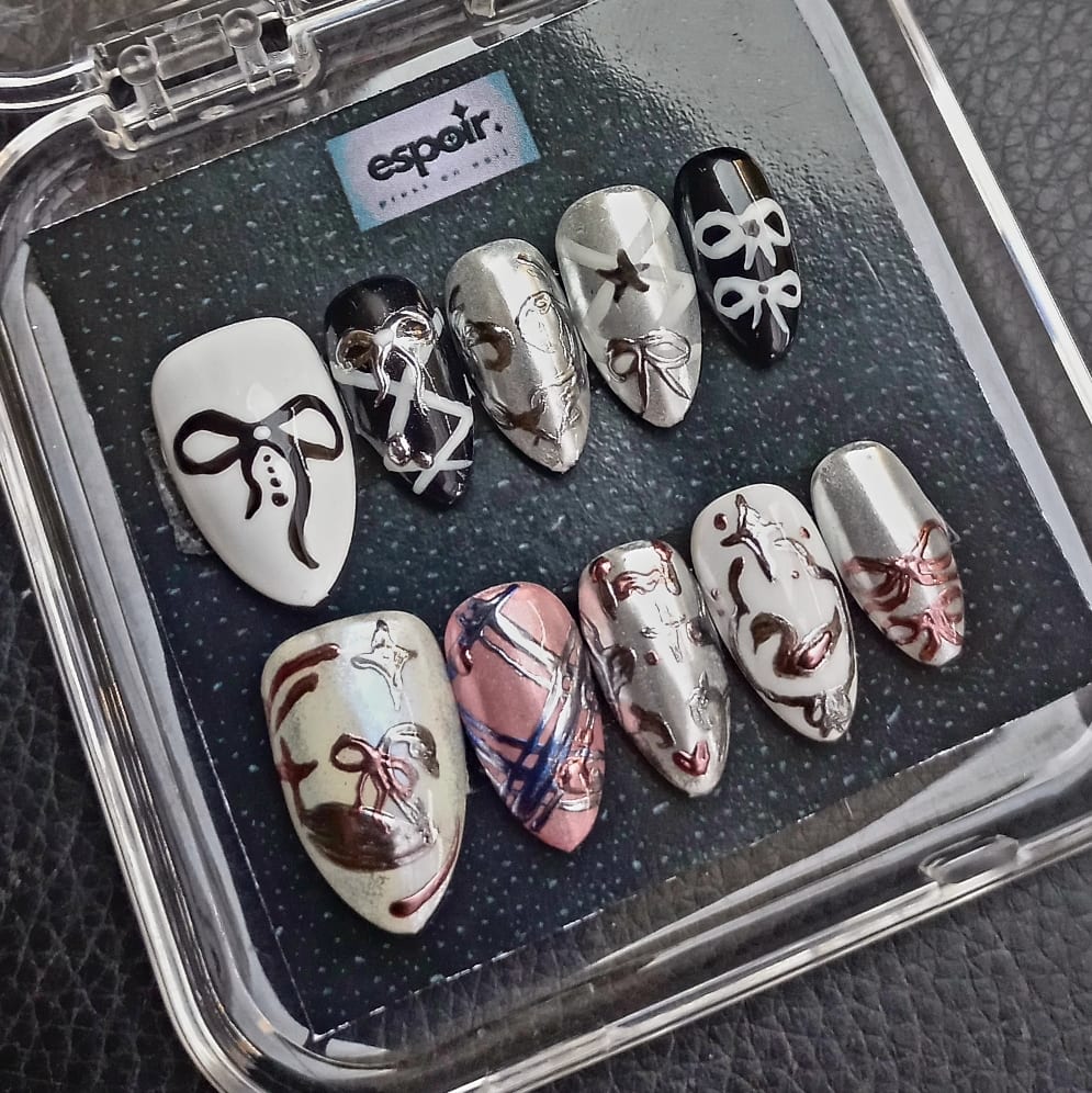 zoglowley's tweet photo. ✨️hey guys✨️ ini my first and seccond time making press ons. sekitar 2-3 bulan yang laluu🧚‍♀️
go check out jualan aku ya temen temen @espoir.press di ig 💗
free ongkir all indoo~

#presson #pressonnail #IndahG #YERI #nailsoftheday #nailart #WTs #SmallBusiness #indonesia https://t.co/24fiQMdew3