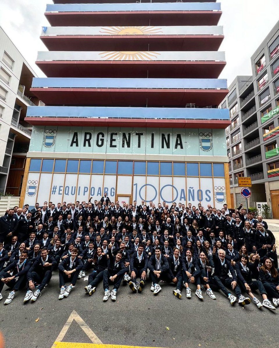 TyCSports's tweet photo. ¡TODOS JUNTOS! 💙🏅

La delegación argentina ya está lista para la ceremonia de apertura de los Juegos Olímpicos de París. https://t.co/Oyn3a2m4YR