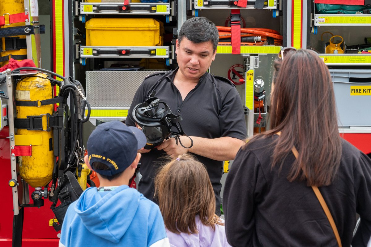 northantsfire's tweet photo. This afternoon we were at @RushdenLakesSC to support the @northantspolice Unity Tour – wishing them well for their 220-mile charity bike ride.
While there our crew from Rushden, as well as Red Watch at Kettering, were on hand to speak to visitors about summer and water safety.
> https://t.co/zVUcOJiPH4